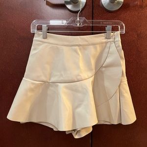 NWT Vestique Weekend Must Have Skort Size Small